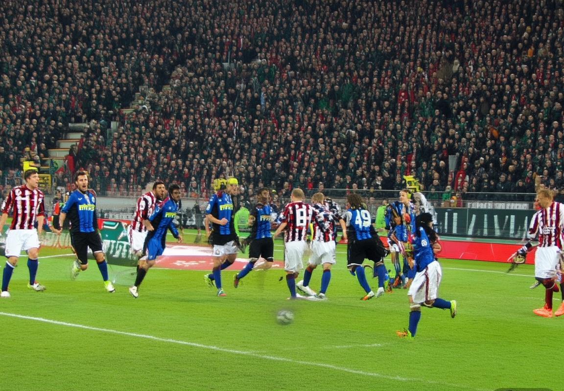 2010意甲经典对决：AC米兰VS国际米兰激情碰撞纪实(图1)