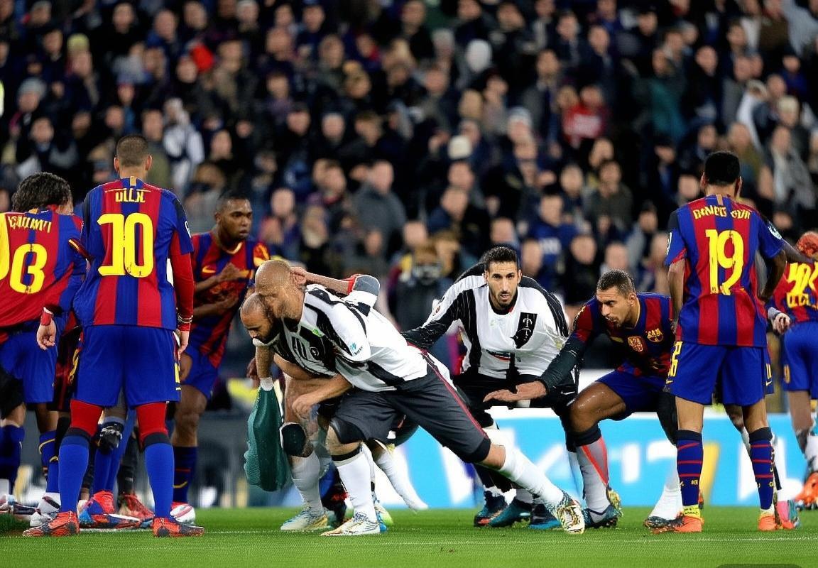 巴塞罗那vs尤文图斯：巅峰对决战术解析与波胆预测(图2)